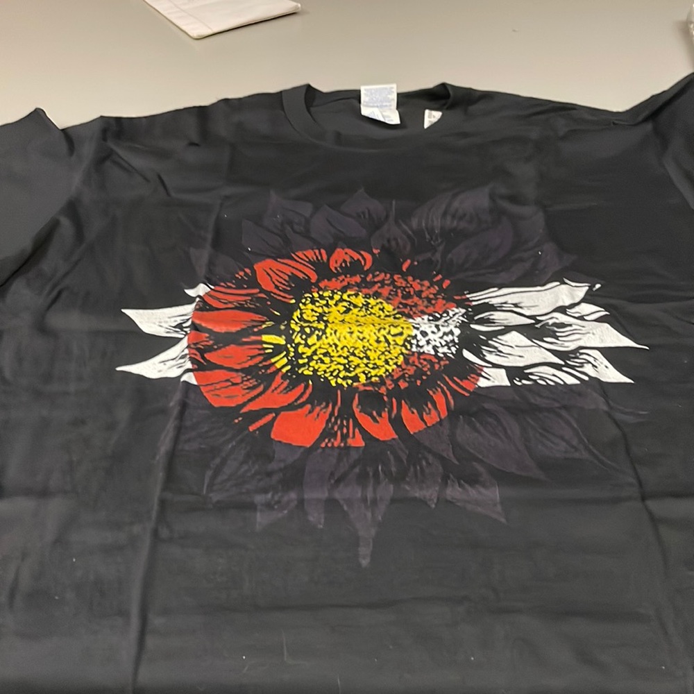 Colorado Sunflower Black Shirt. Size XXL